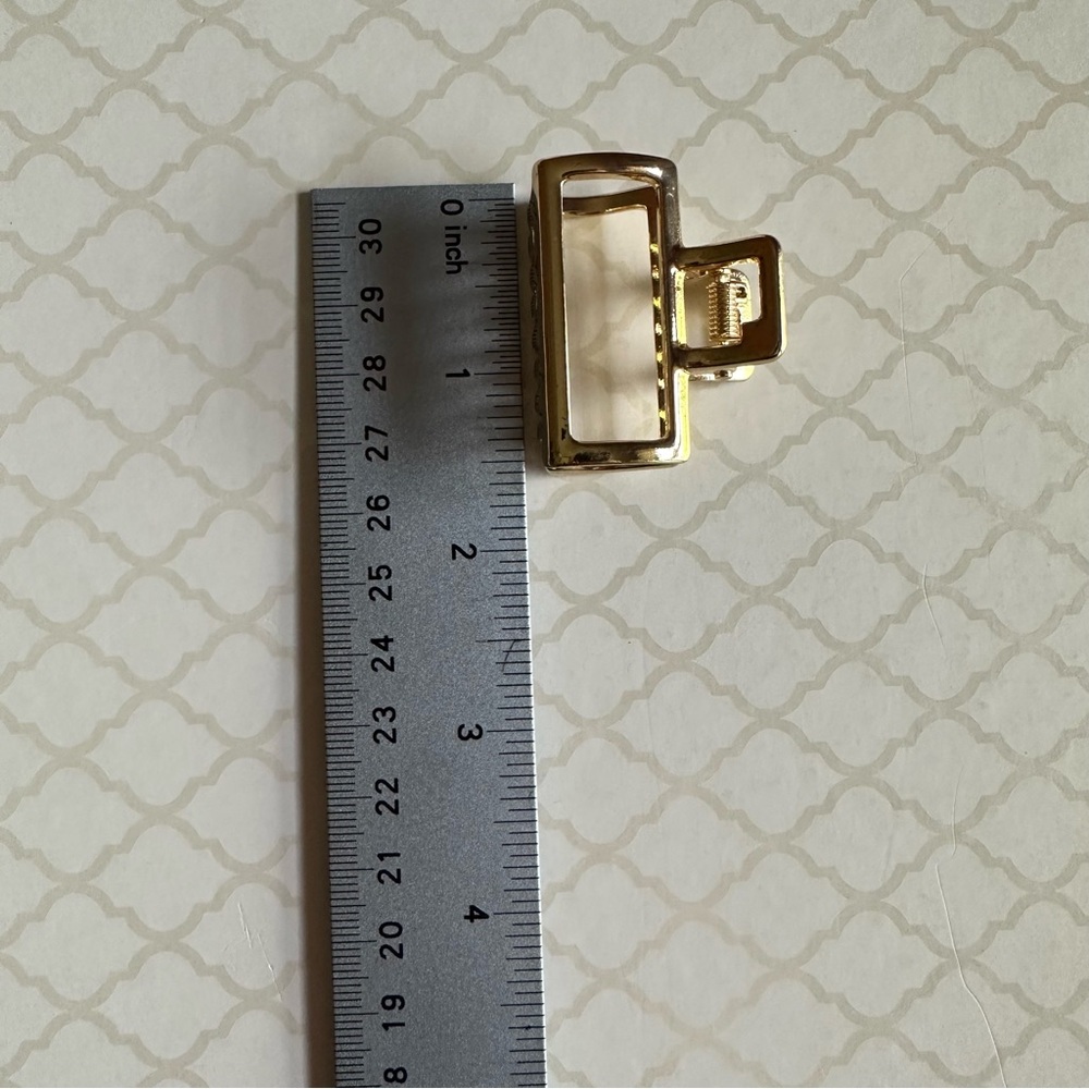 Kitsch Gold Open Shape Claw Clips - Picture 6 of 7